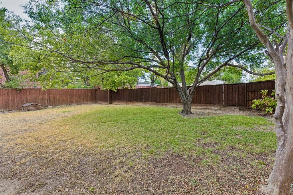 9345 E Lake Highlands Drive, Dallas, TX 75218 9345 E Lake Highlands Drive, Dallas, TX 75218