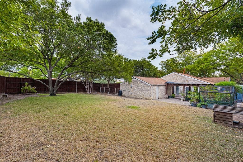 9345 E Lake Highlands Drive, Dallas, TX 75218 9345 E Lake Highlands Drive, Dallas, TX 75218
