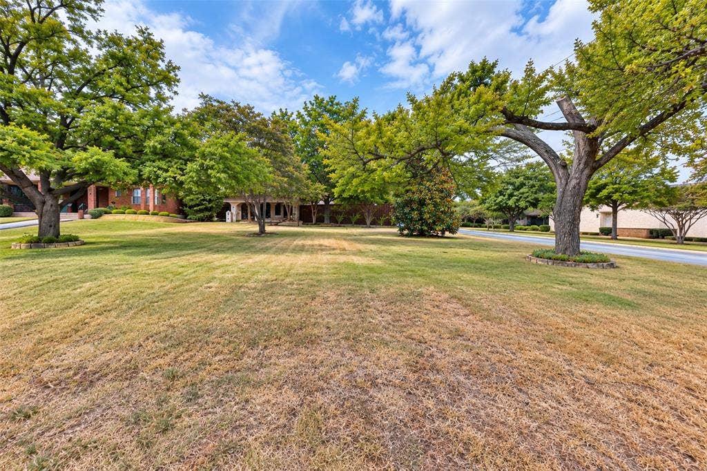 9345 E Lake Highlands Drive, Dallas, TX 75218 9345 E Lake Highlands Drive, Dallas, TX 75218