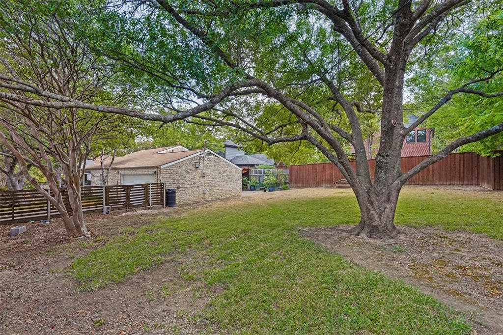 9345 E Lake Highlands Drive, Dallas, TX 75218 9345 E Lake Highlands Drive, Dallas, TX 75218