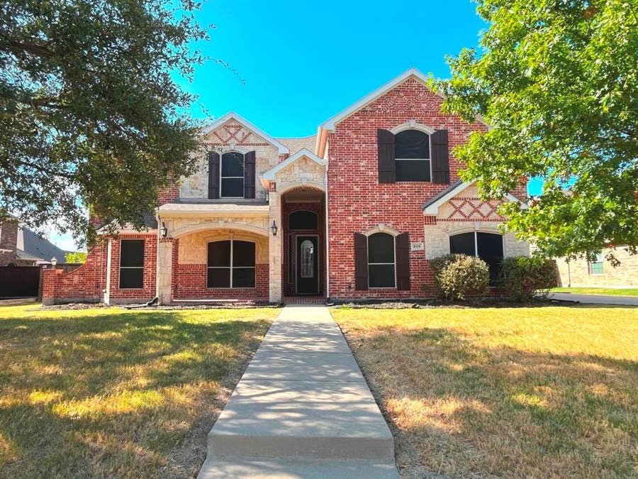 Property photo for 808 Wren Court, Forney, TX
