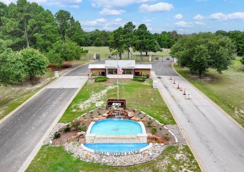 8300 Trophy Point, Larue, TX 75770 Gated entrance featuring a security booth and dual entryways