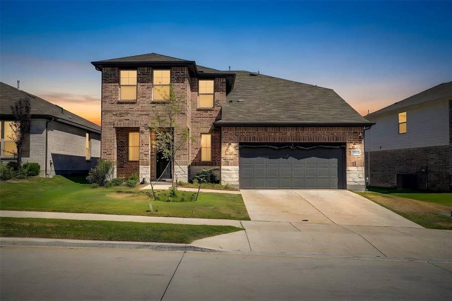 Property photo for 2921 Fox Trail Lane, Fort Worth, TX