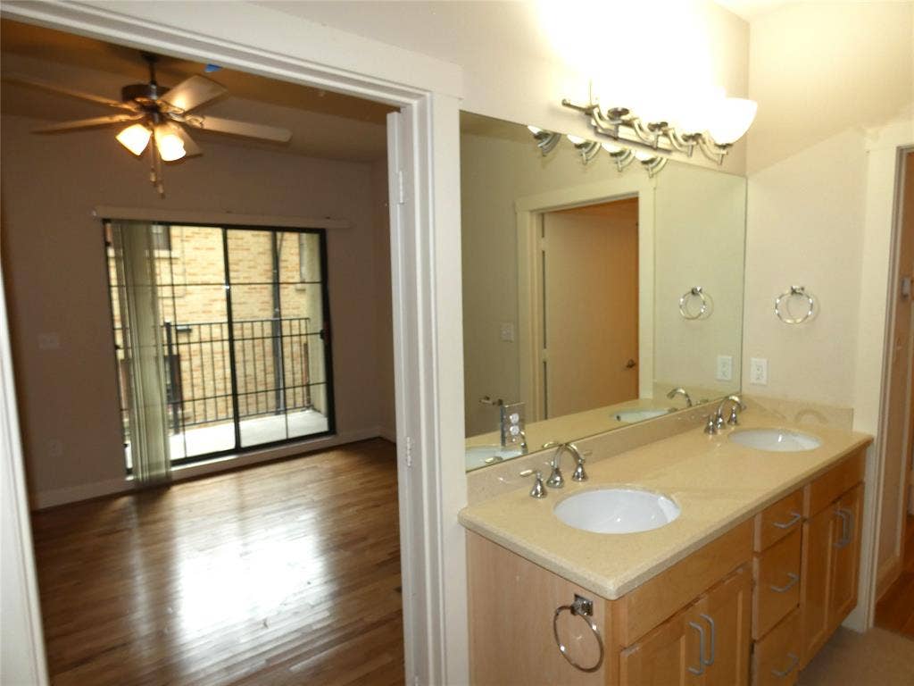 6159 Oram Street, #105, Dallas, TX 75214 Primary Bath