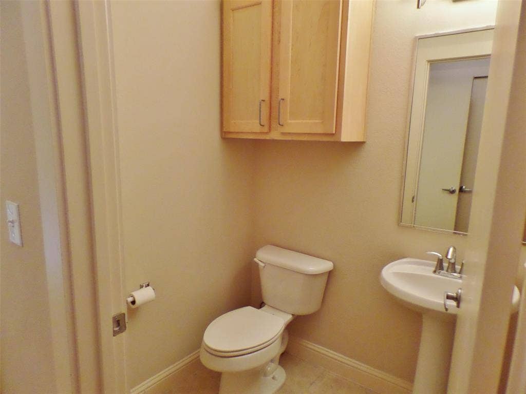 6159 Oram Street, #105, Dallas, TX 75214 Half Bath