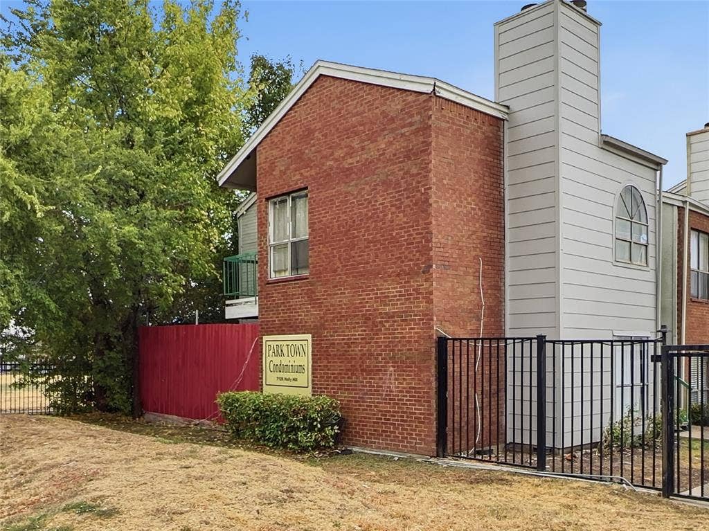 7126 Holly Hill Drive, #304, Dallas, TX 75231