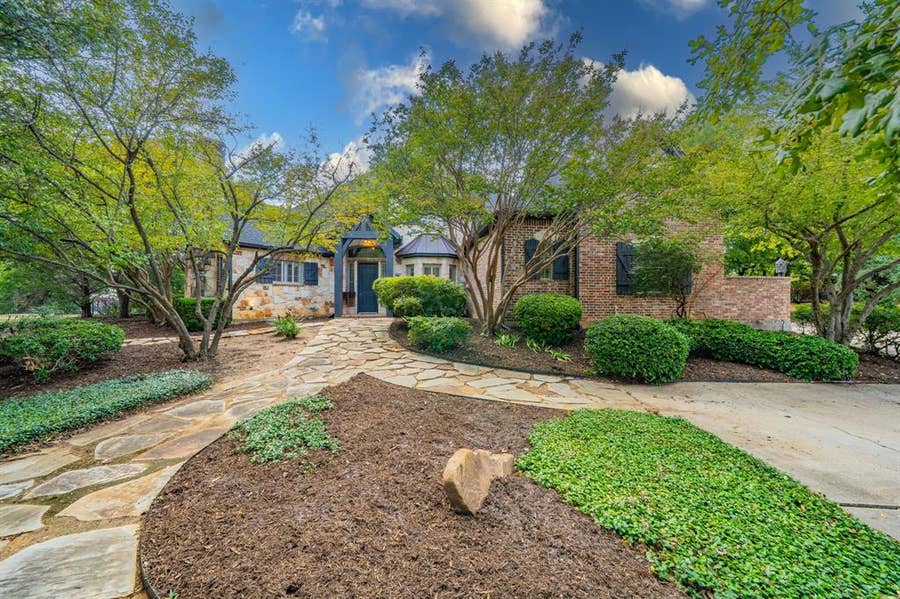 Property photo for 3201 Cedar Ridge Drive, Flower Mound, TX