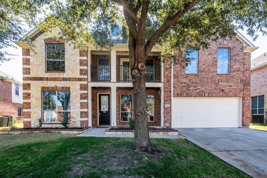 Property photo for 2319 Comanche Trail, Grand Prairie, TX