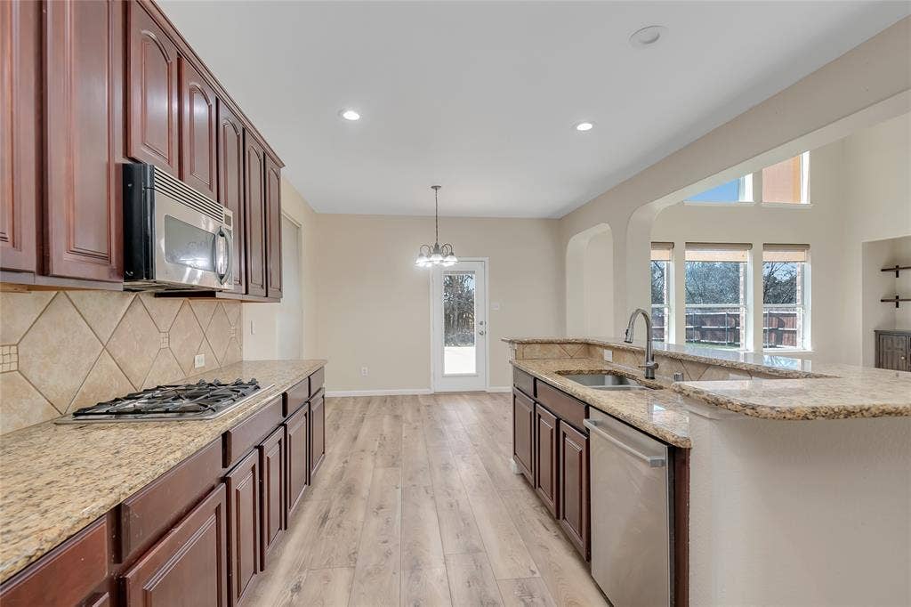 2319 Comanche Trail, Grand Prairie, TX 75052 2319 Comanche Trail, Grand Prairie, TX 75052