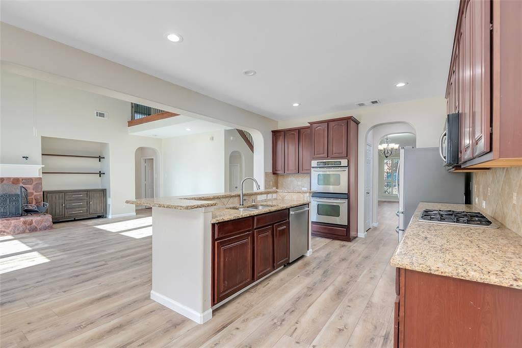 2319 Comanche Trail, Grand Prairie, TX 75052 2319 Comanche Trail, Grand Prairie, TX 75052