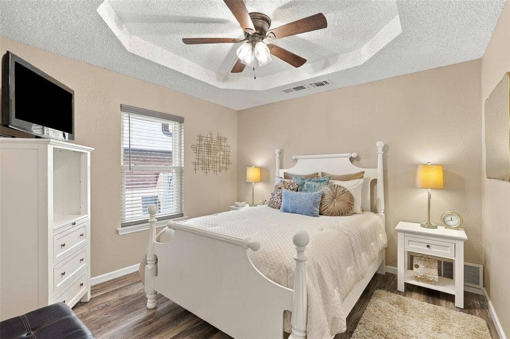 6036 Sundown Drive, Watauga, TX 76148 Guest room with walk in closet