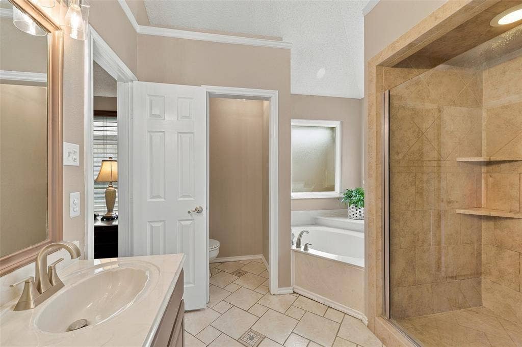 6036 Sundown Drive, Watauga, TX 76148 Primary bath