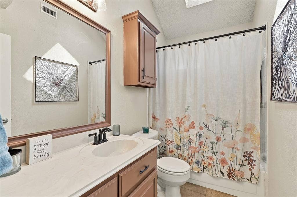 6036 Sundown Drive, Watauga, TX 76148 Guest Bath