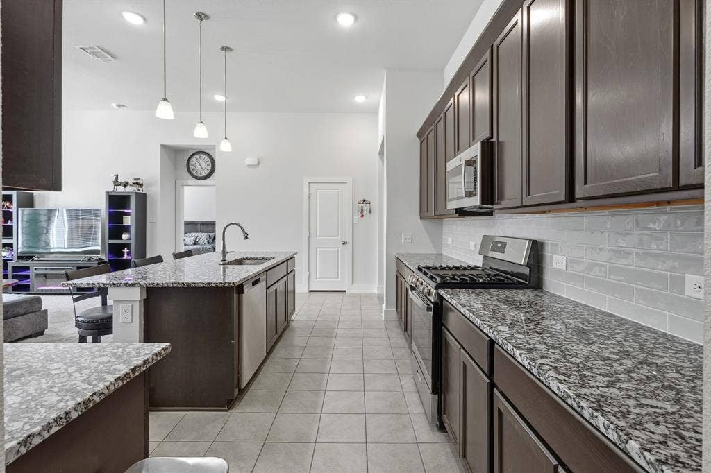 2434 Pebble Bank Lane, Midlothian, TX 76065 2434 Pebble Bank Lane, Midlothian, TX 76065