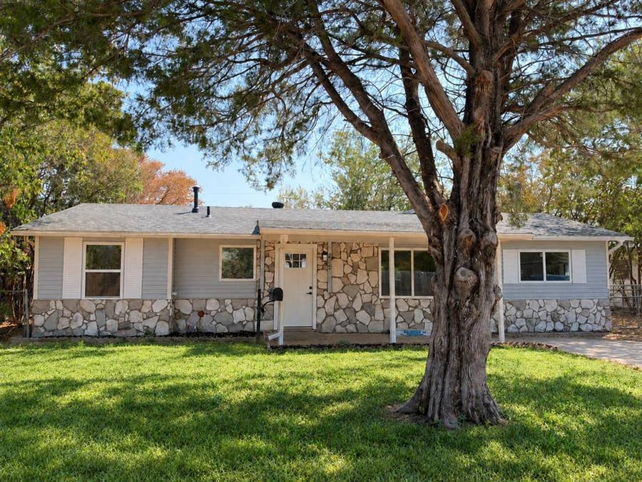 Property photo for 209 W Southern Avenue, Saginaw, TX