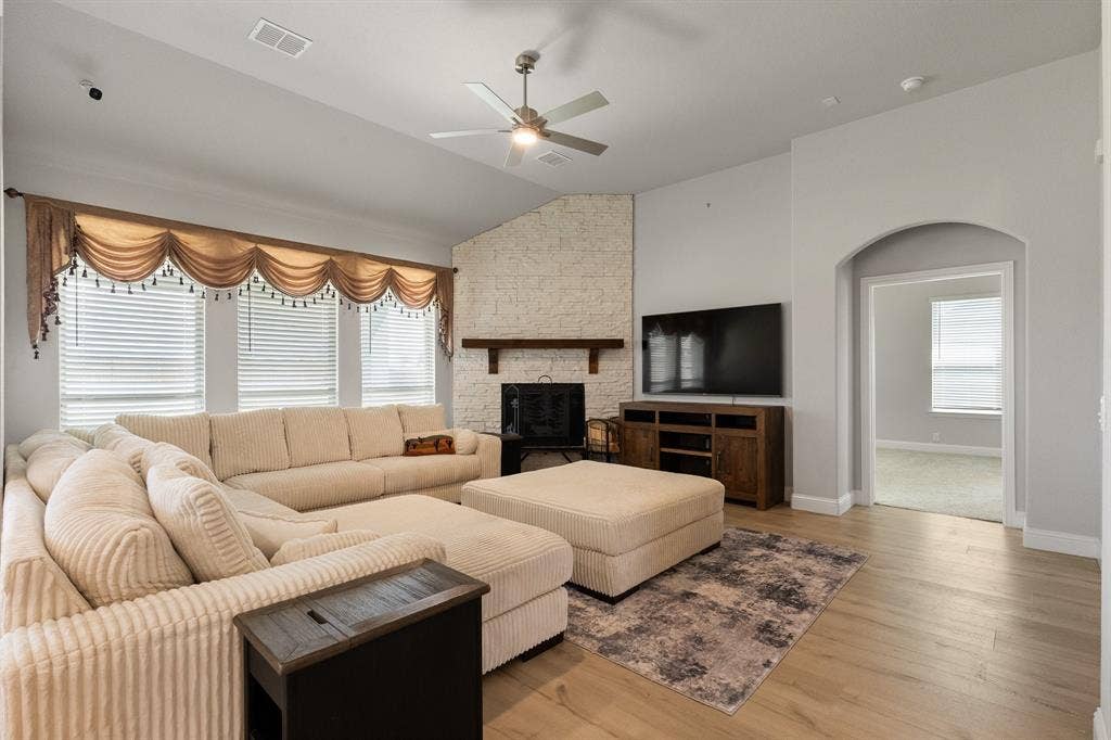 12516 Panther Creek Drive, Godley, TX 76044 12516 Panther Creek Drive, Godley, TX 76044