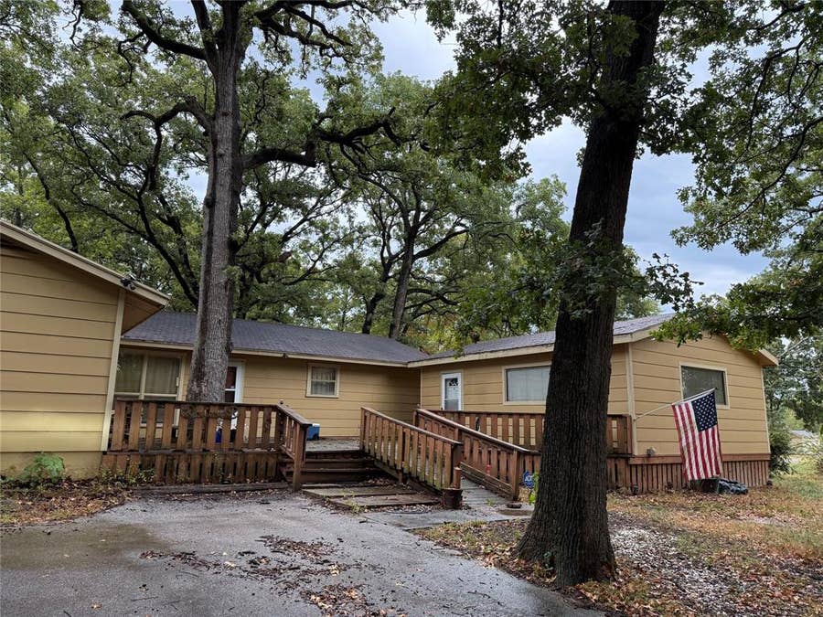 Property photo for 114 Los Arboles Street, Gun Barrel City, TX