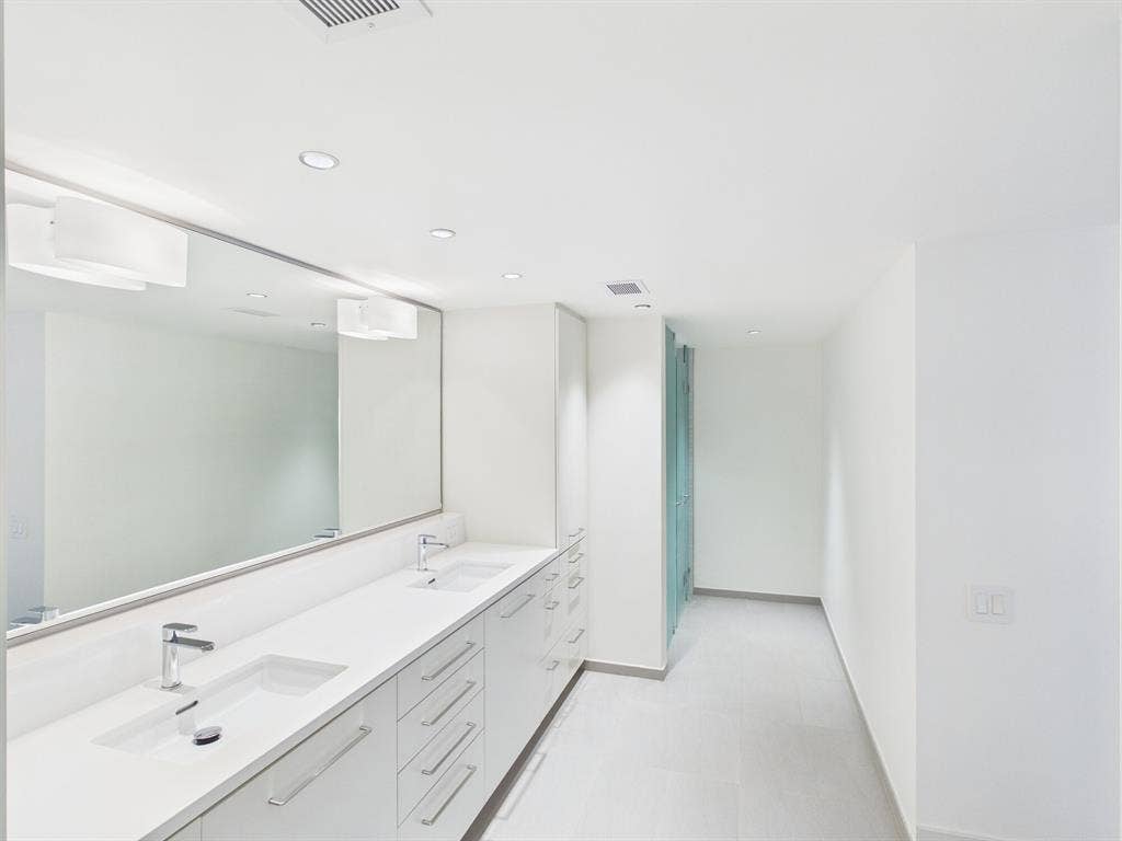 1111 Lagoon, Dallas, TX 75207 2nd Floor Suite