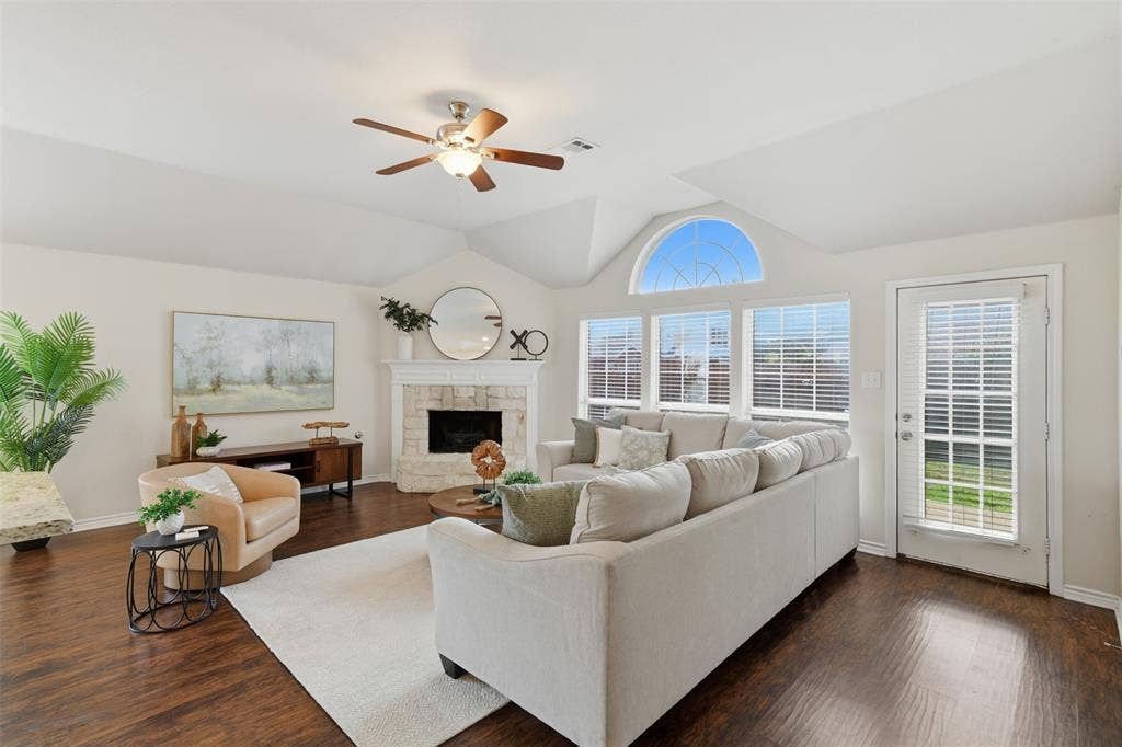 416 Kyle Lane, Lewisville, TX 75067