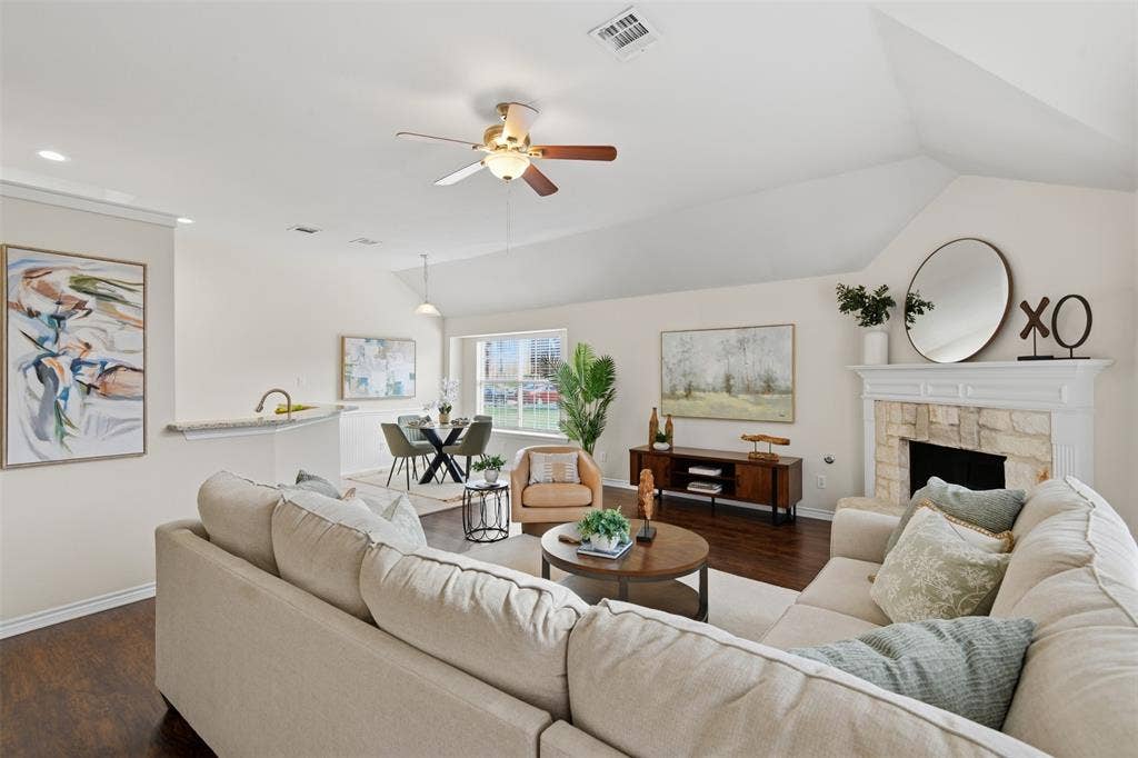 416 Kyle Lane, Lewisville, TX 75067