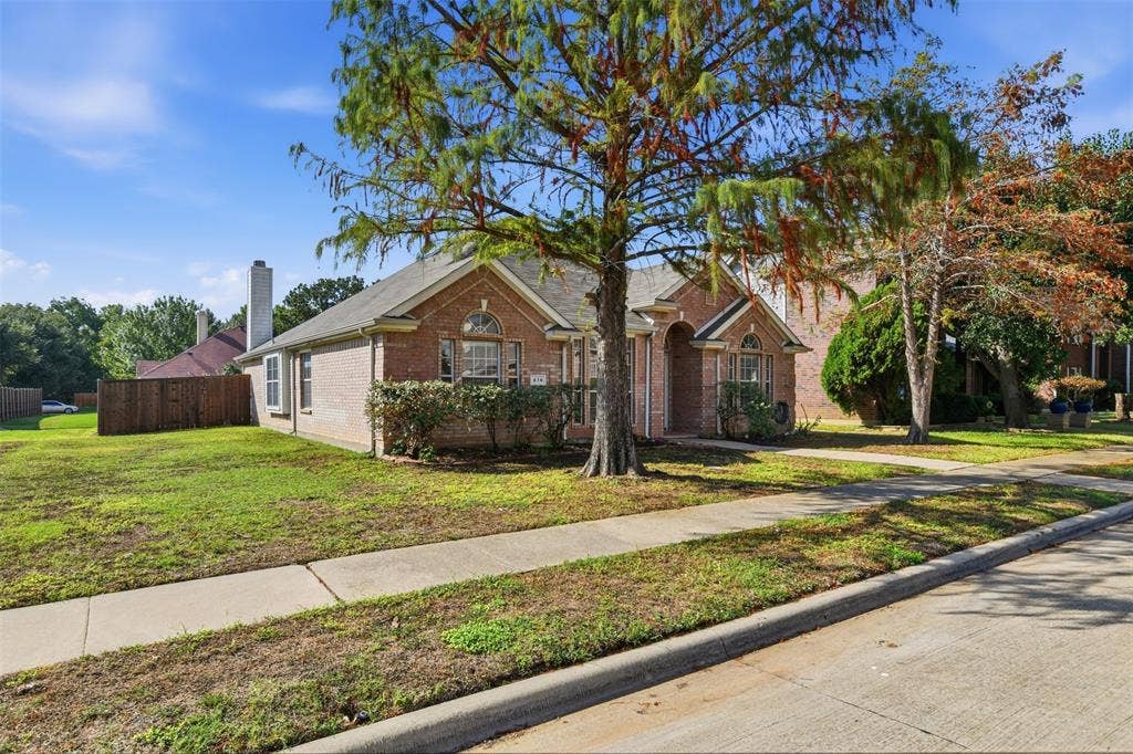 416 Kyle Lane, Lewisville, TX 75067