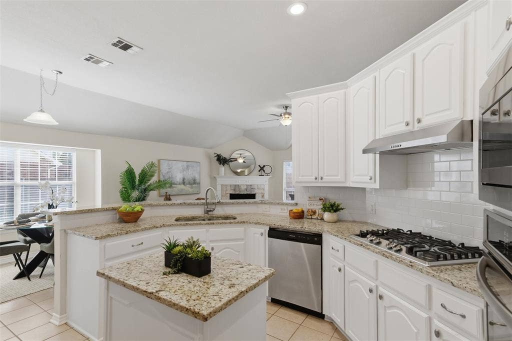 416 Kyle Lane, Lewisville, TX 75067