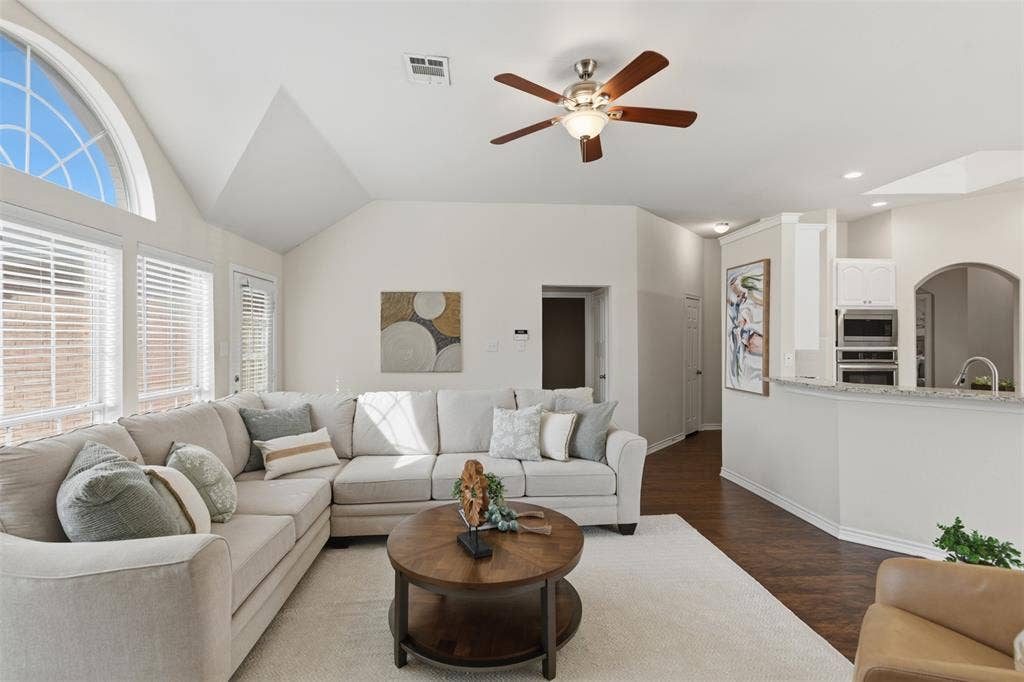 416 Kyle Lane, Lewisville, TX 75067