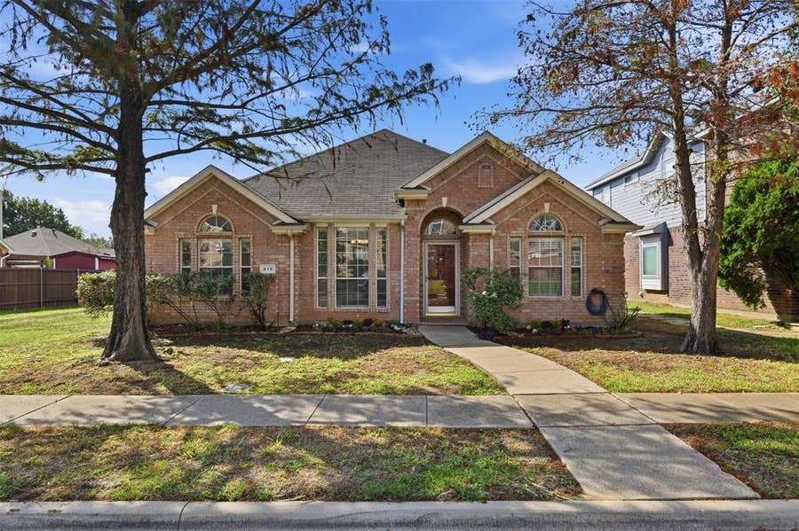 Property photo for 416 Kyle Lane, Lewisville, TX