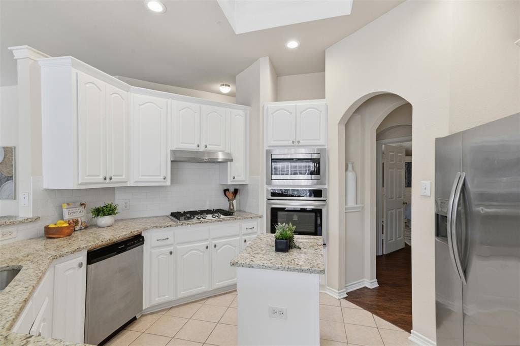 416 Kyle Lane, Lewisville, TX 75067