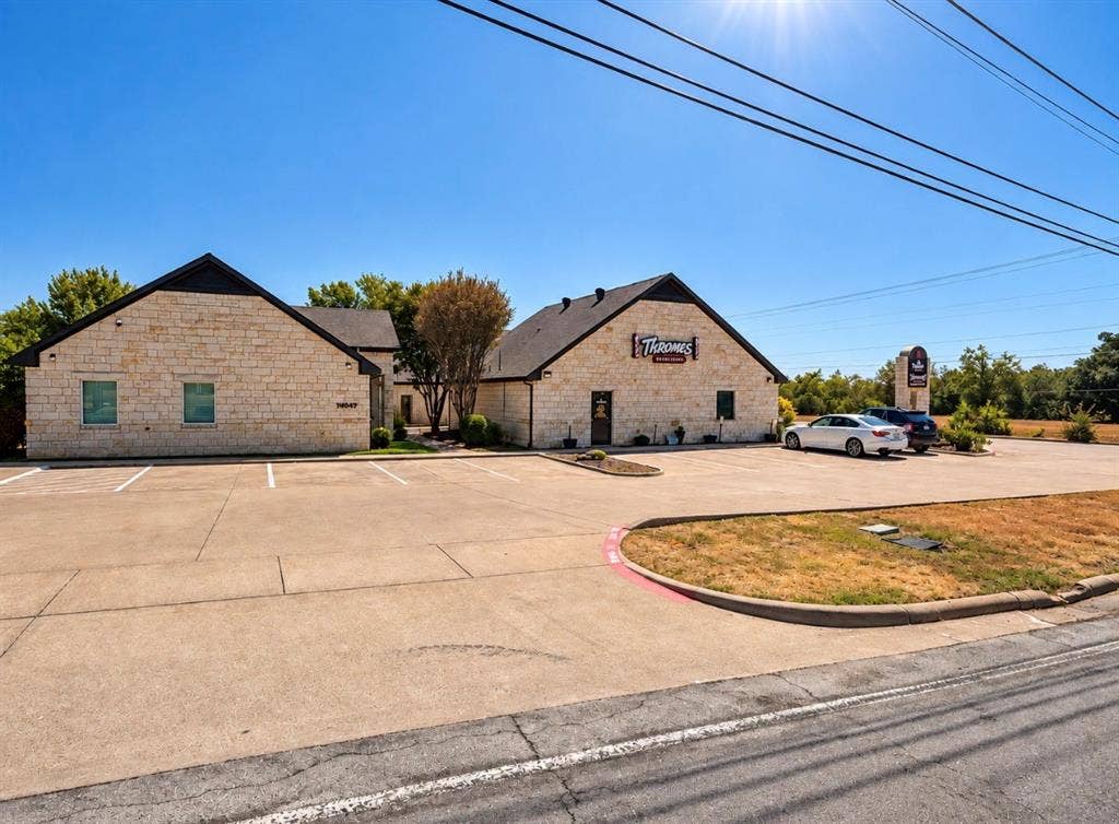 7201 Baker Boulevard, #B-1, Richland Hills, TX 76118 Photos have been digitally enhanced for improved clarity and presentation. No material features of the property are intended to be misrepresented.