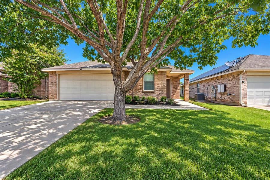 Property photo for 625 Horn Street, Crowley, TX