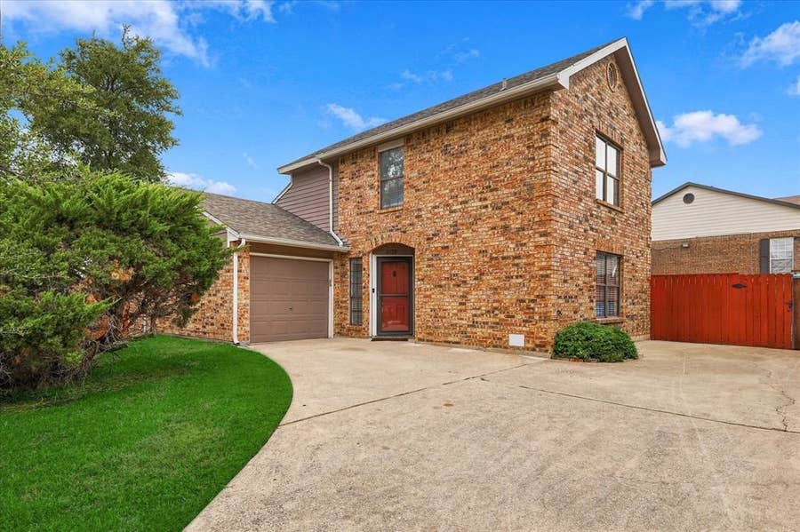 Property photo for 3136 Harbinger Lane, Dallas, TX