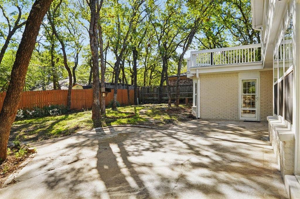2872 Hurstview Drive, Hurst, TX 76054