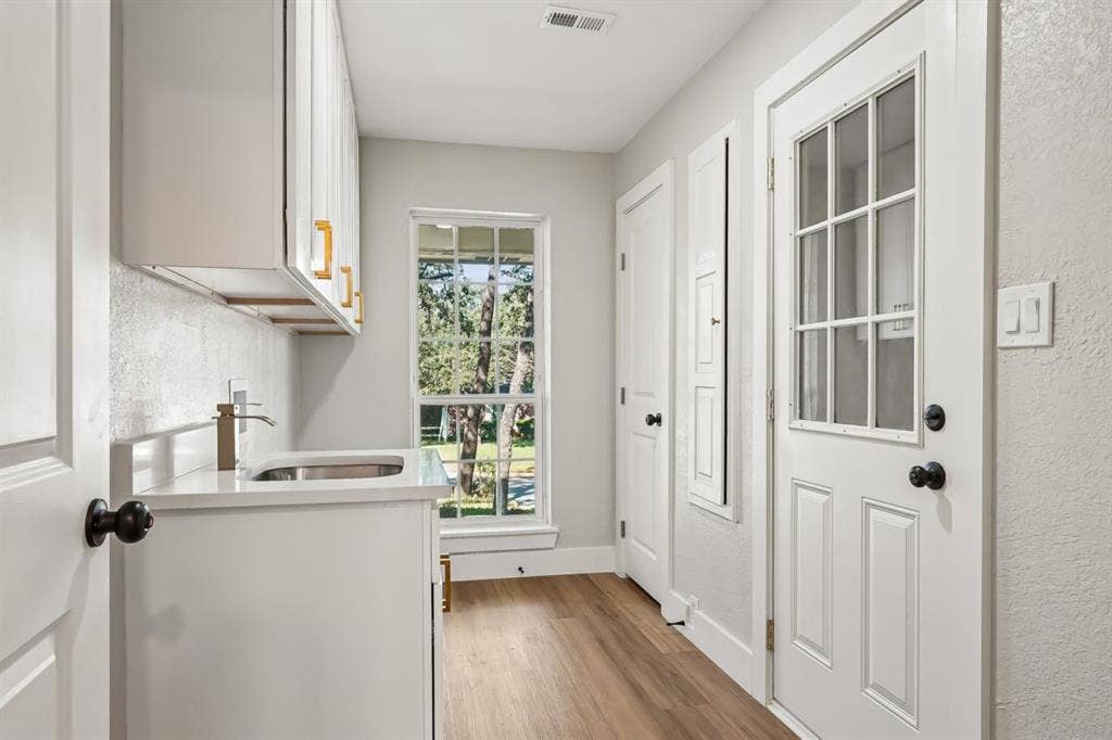 2872 Hurstview Drive, Hurst, TX 76054