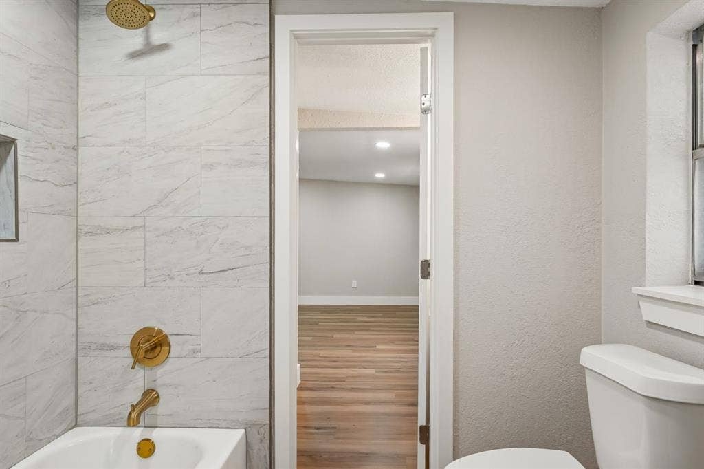 2872 Hurstview Drive, Hurst, TX 76054