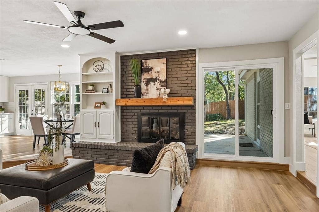 2872 Hurstview Drive, Hurst, TX 76054