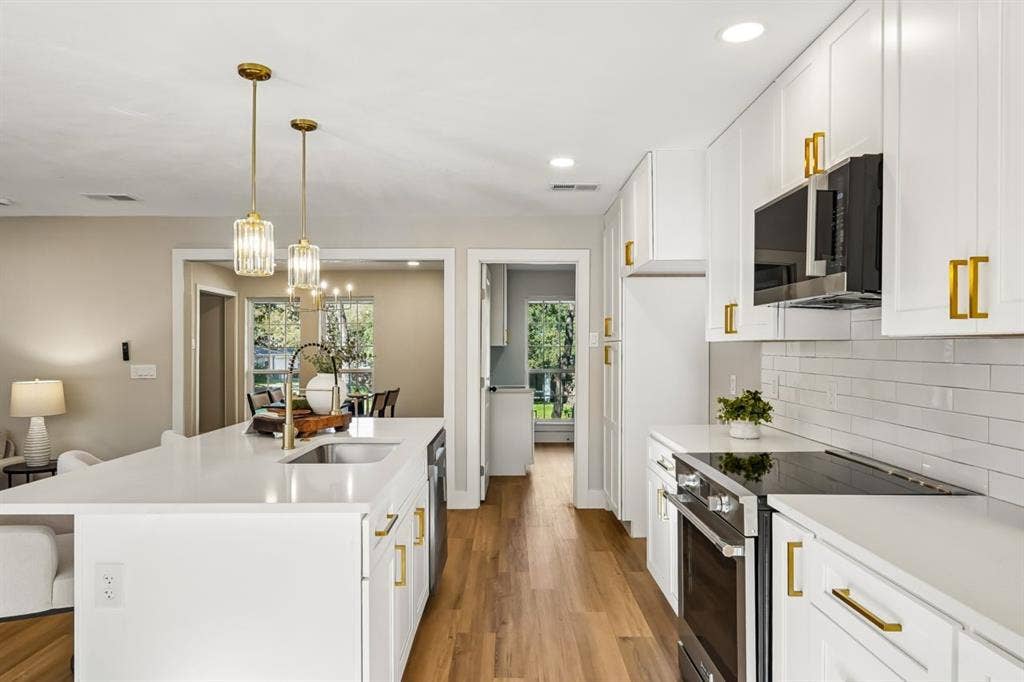 2872 Hurstview Drive, Hurst, TX 76054
