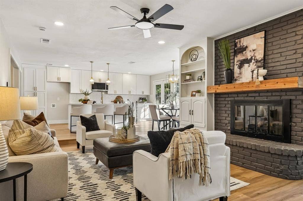 2872 Hurstview Drive, Hurst, TX 76054