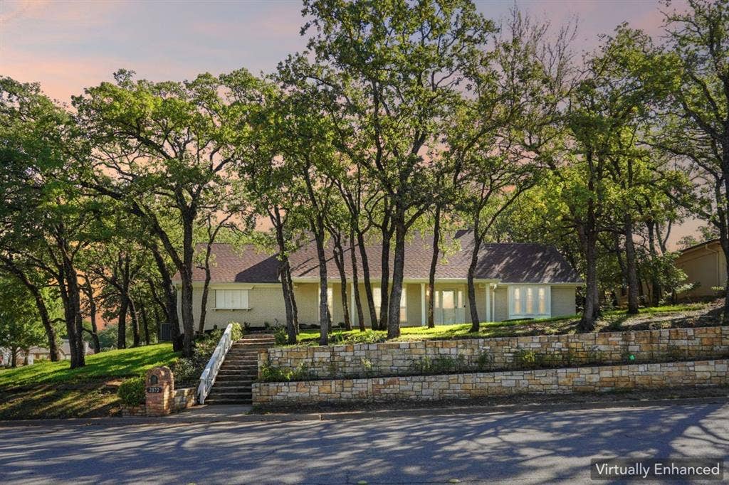 2872 Hurstview Drive, Hurst, TX 76054