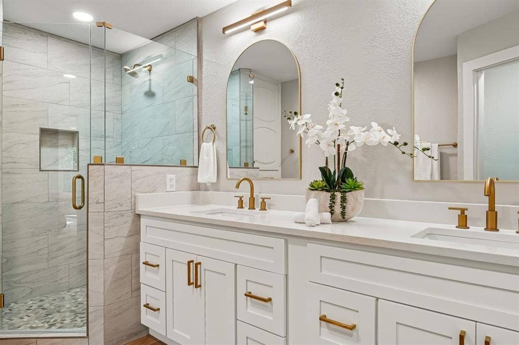 2872 Hurstview Drive, Hurst, TX 76054