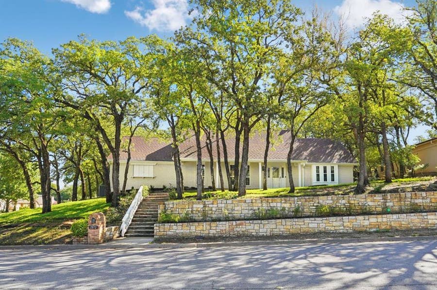 Property photo for 2872 Hurstview Drive, Hurst, TX
