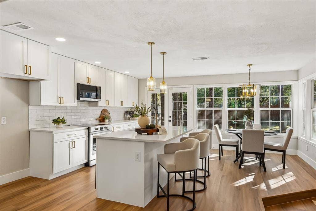 2872 Hurstview Drive, Hurst, TX 76054