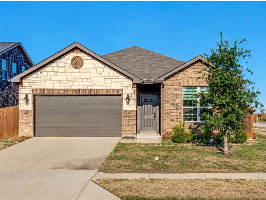 3825 S Courtney Court, Heartland, TX 75126 Charming single-story brick residence featuring a two-car garage with paneled doors, arched entry with sidelights, and large front-facing window