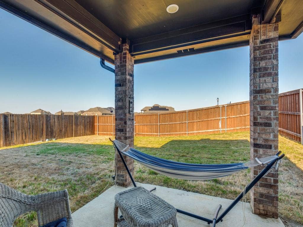 3825 S Courtney Court, Heartland, TX 75126 Covered patio with a concrete surface, brick columns, and a recessed light fixture