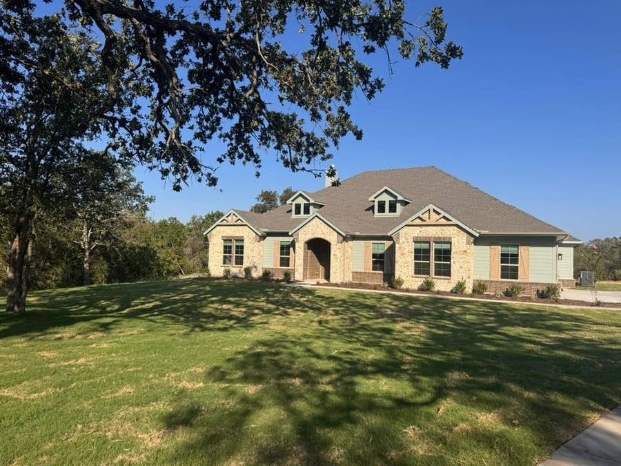 Property photo for 193 Oak Grove Way, Springtown, TX