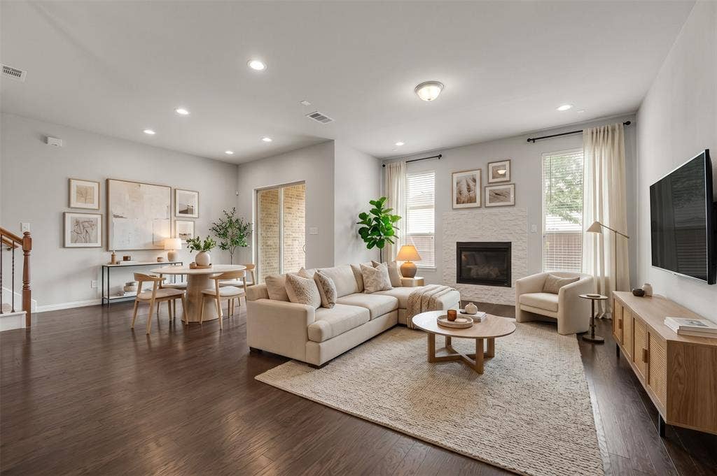 8266 Primrose Way, Dallas, TX 75252 Virtual staged