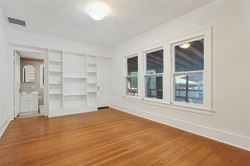 215 S O'Connor Road, Irving, TX 75060 215 S O'Connor Road, Irving, TX 75060