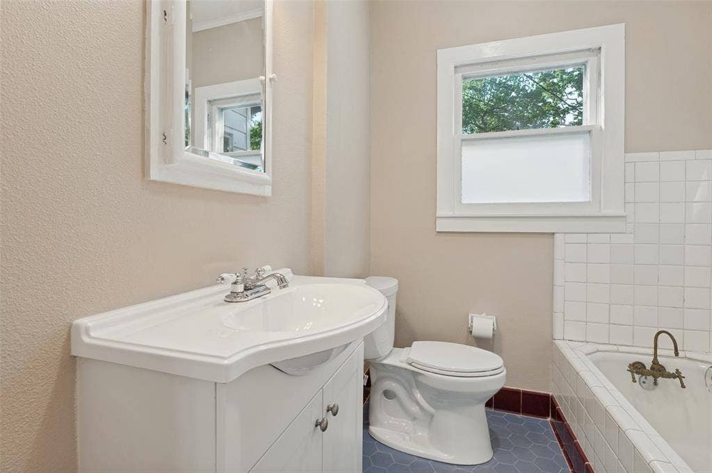 215 S O'Connor Road, Irving, TX 75060 215 S O'Connor Road, Irving, TX 75060