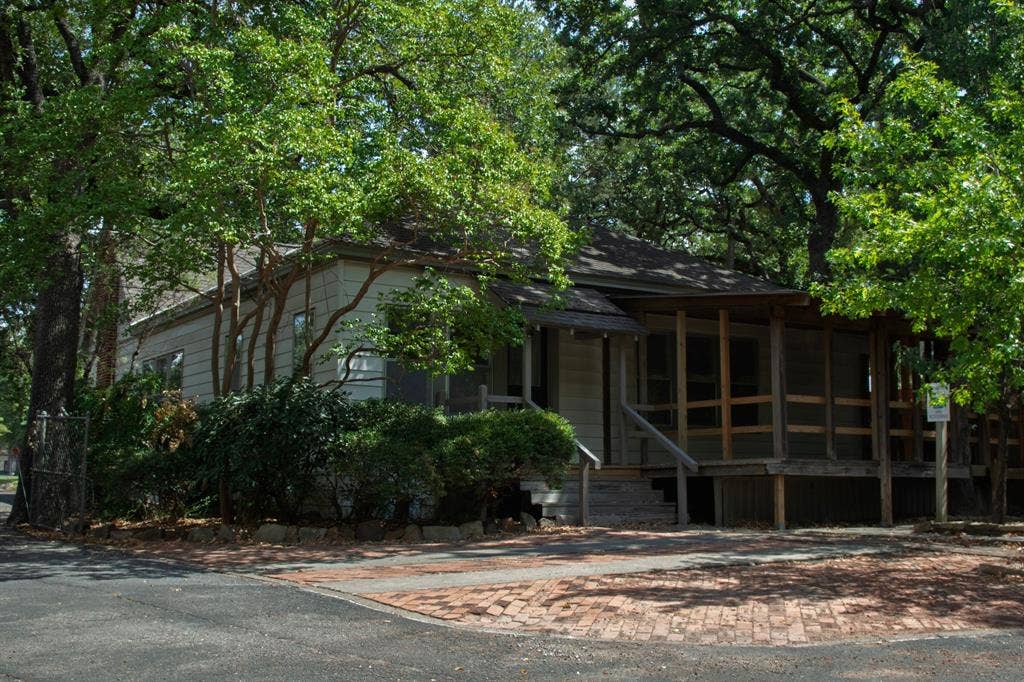 215 S O'Connor Road, Irving, TX 75060 215 S O'Connor Road, Irving, TX 75060