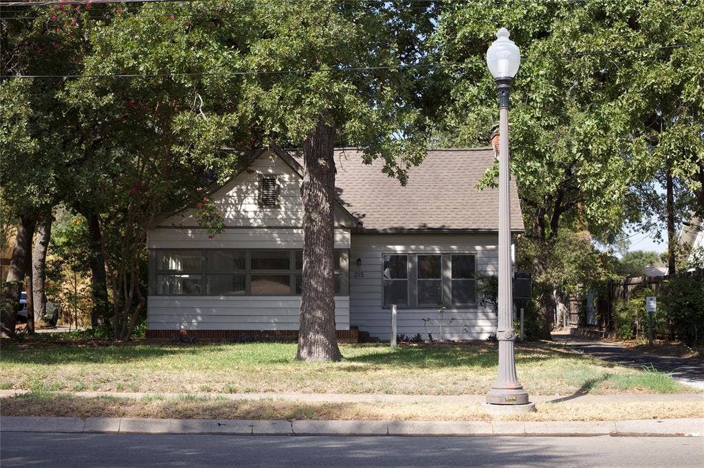 215 S O'Connor Road, Irving, TX 75060 215 S O'Connor Road, Irving, TX 75060